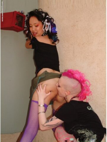 Kinky lesbians Mandy Morbid & Lystra Faith tonguing & toying each other