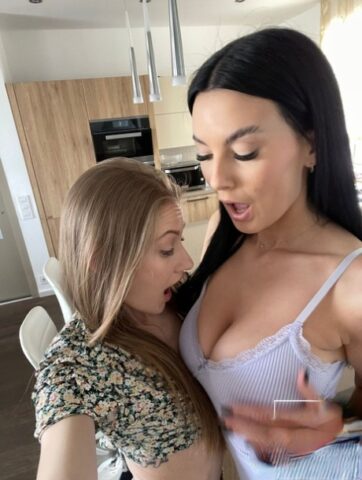 Pretty babes Simon Kitty & Tiffany Tatum fuck each other