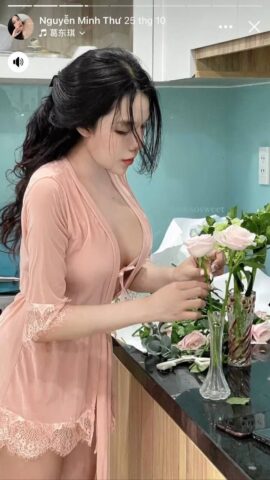 Hot tiktok Thư livestream đục nhau