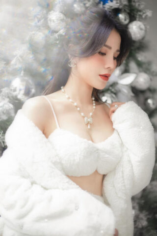 Diệp Lâm Anh sex xy nóng bỏng trong từng bức ảnh