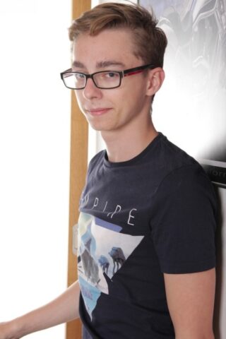 Nerdy skinny twink Jack Flynn flaunt his body and jerks off his massive boner