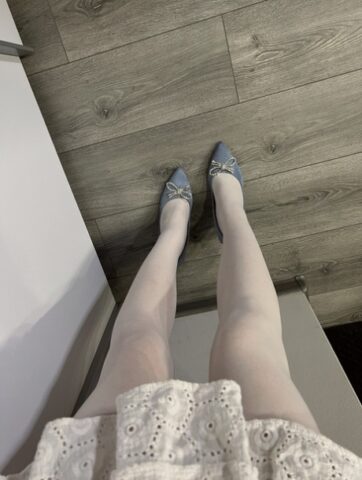 35977589_006_85a3 Caucasian female Sofi Foxxxy changes her hosiery while wearing high heels