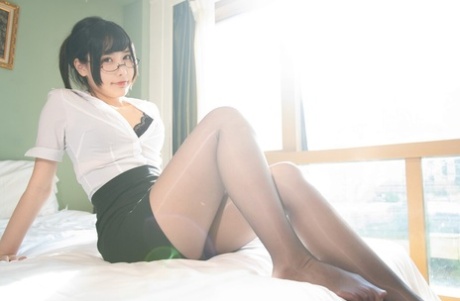 37764187_006_568e Patreon HornyCos Naked Gallery