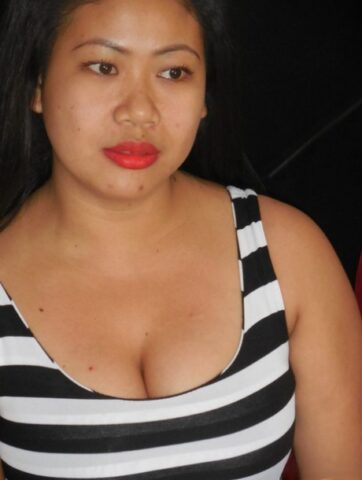 Hot Filipina Rizza reveals her big juggs and takes a toy & a dick in her muff
