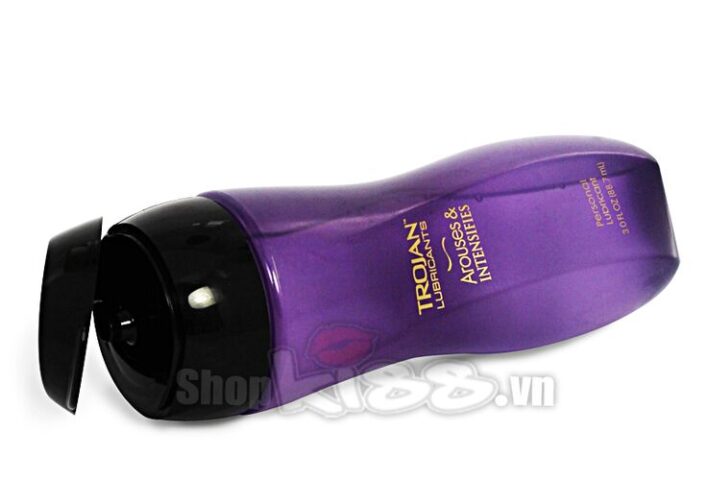 Thoa một lượng nhỏ gel Trojan TRO1 để bắt đầu cuộc yêu đầy khoái cảm