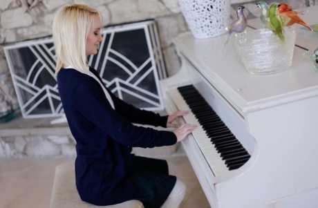 45264796_015_01b6 Delicious blonde Sammie Daniels strips to her socks and plays piano