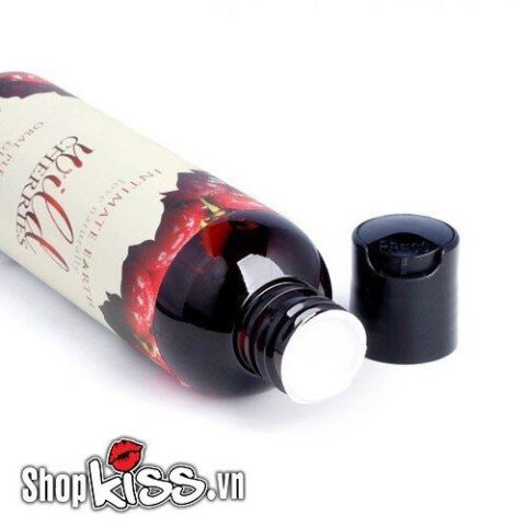 Sử dụng gel Intimate Earth Wild Cherries hỗ trợ bôi trơn cho cuộc yêu thêm mượt mà