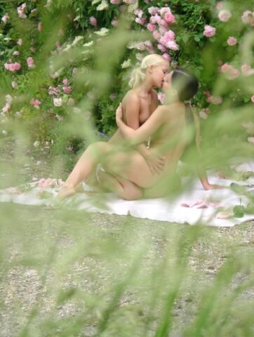 Sexy amateur teens Eva & Nicky strip and lick each other