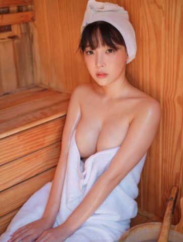 Beautiful South Korean babe shows her stacked naked body in the sauna
