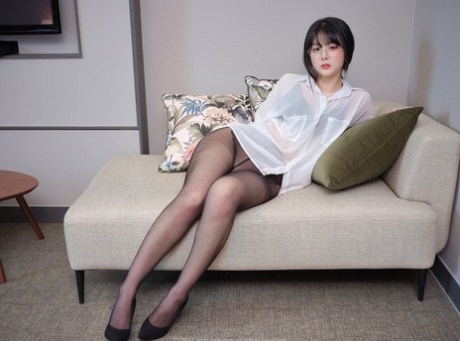 Beautiful Asian babe shows her sexy legs & her curvy ass wearing pantyhose