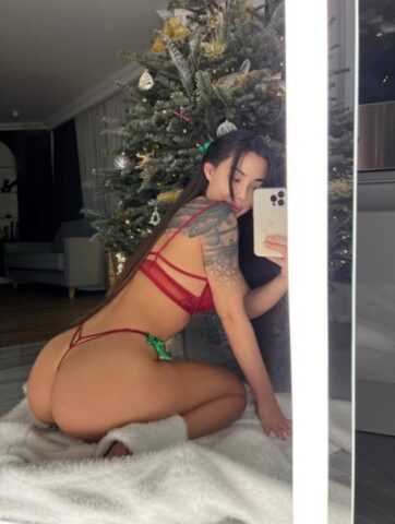 Asian hottie Mila Pan flaunts her firm tits and big booty in sexy self shots