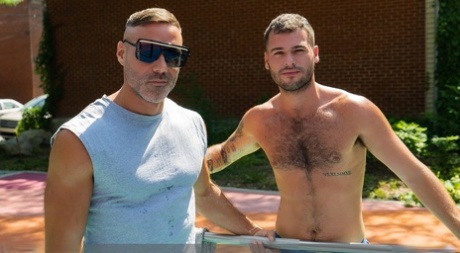 Muscular daddy Manuel Skye gives a hung bottom a handjob while analizing him