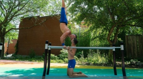 Muscular daddy Manuel Skye gives a hung bottom a handjob while analizing him