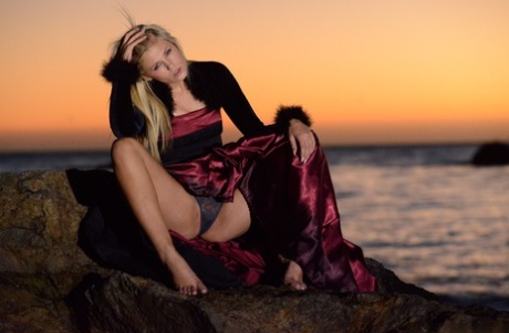 70745144_004_c5b5 Blonde babe Scarlet Red goes topless during a sexy striptease at the beach