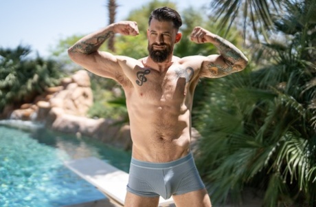 Men Com performed by Alpha Wolfe, Clark Reid, Greg Dixxon Porn Images