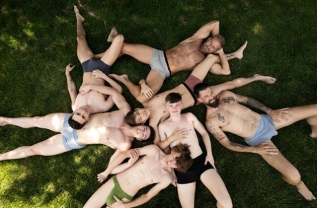 Men Com performed by Alpha Wolfe, Clark Reid, Greg Dixxon Porn Images