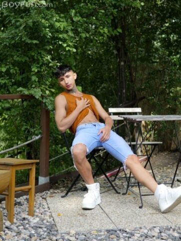Boy Fun performed by Archi Gold Hot Pictures