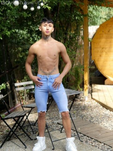 Boy Fun performed by Archi Gold Hot Pictures