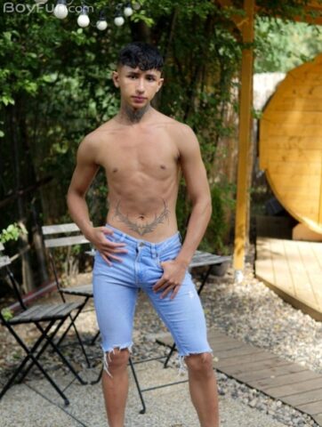 Boy Fun performed by Archi Gold Hot Pictures