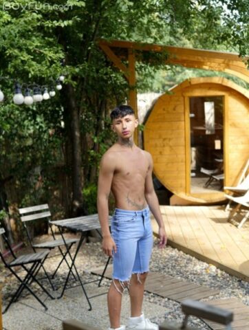 Boy Fun performed by Archi Gold Hot Pictures