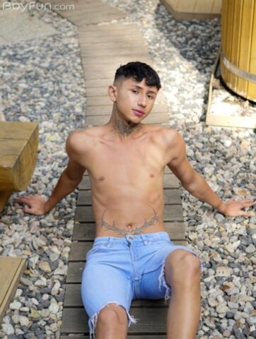 Boy Fun performed by Archi Gold Hot Pictures