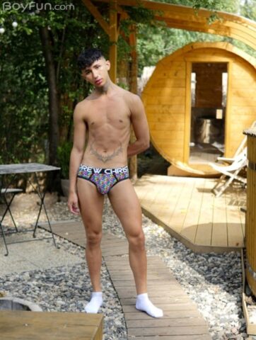 Boy Fun performed by Archi Gold Hot Pictures
