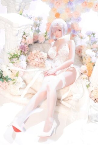 Japanese cosplay model exposes her amazing body in her lace dress & heels