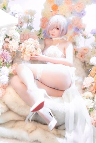 Japanese cosplay model exposes her amazing body in her lace dress & heels