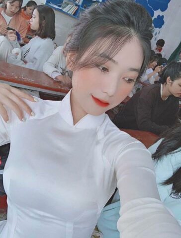Nữ sinh áo dài trắng đẹp tinh khôi