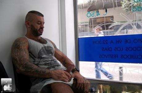 Gay bodybuilder Carlos Gustavo strips and masturbates shamelessly in public