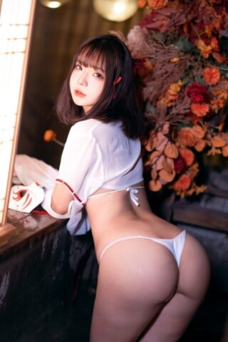 Beautiful Asian girl shows off her big booty while teasing in sexy panties