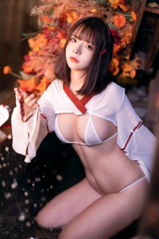 Beautiful Asian girl shows off her big booty while teasing in sexy panties