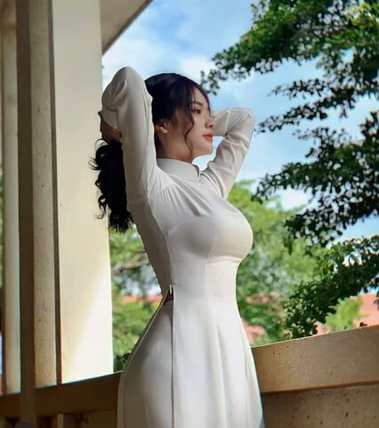 Nữ sinh áo dài trắng đẹp tinh khôi