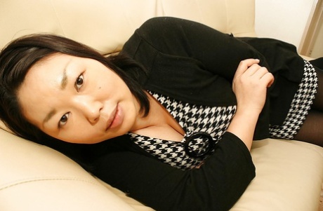 90558560_003_2ee9 Japanese milf Tamaki Shimai presents her naked fatty body in the bed