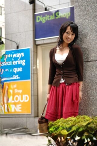 92670216_013_5f65 Japanese beauty Mio Kanna strolls downtown in a knee-length skirt