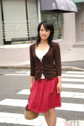 92670216_014_38ab Japanese beauty Mio Kanna strolls downtown in a knee-length skirt