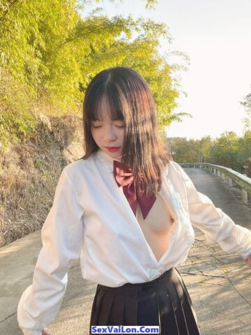Ảnh sex hot girl China XiaoXiaoCute5 khoe hàng giữa đường