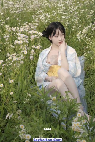Hot girl Trung Quốc thích chụp ảnh sex ngoài bãi cỏ