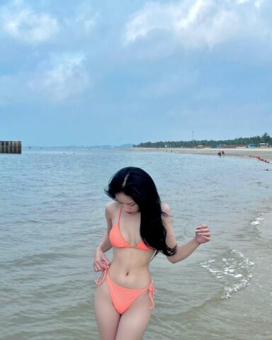 Ảnh Hoàng Lan Anh sexy diện bikini