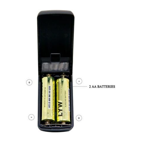 Hình ảnh bộ điều khiển có dây màu đen của bao rung DC33, sử dụng 2 pin AA, thể hiện sự tiện dụng và dễ điều chỉnh.