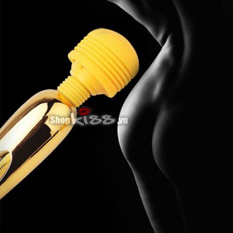 Phụ nữ sử dụng Chày rung mini Gold AV04 để khám phá khoái cảm cá nhân
