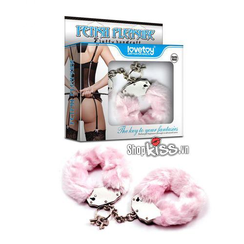 Còng tay kim loại DC57M với lớp đệm bông như một phụ kiện BDSM nhẹ nhàng
