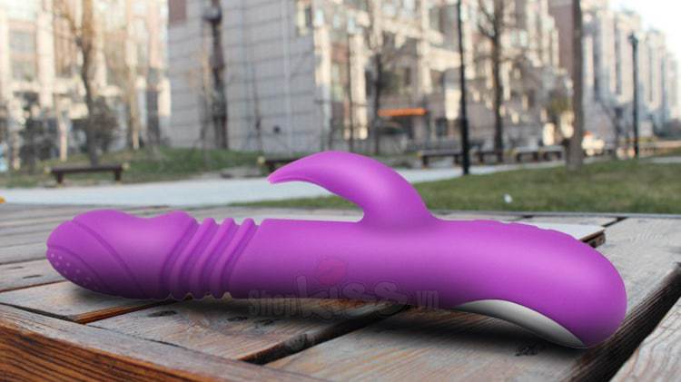 Cận cảnh chất liệu silicone mềm mịn, an toàn của Ella Mannuo DV73