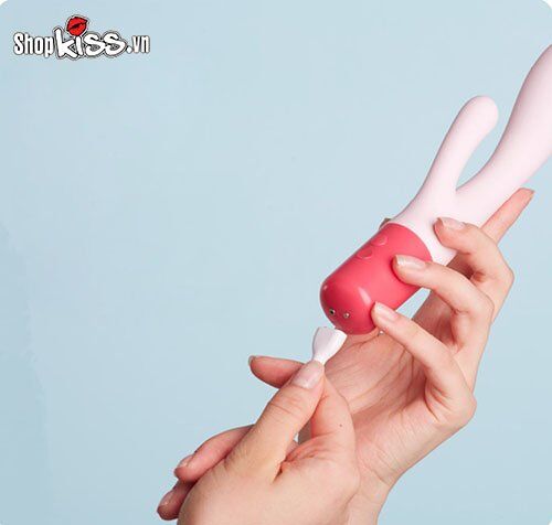 Cận cảnh cổng sạc từ tính tiện lợi trên máy rung Durex Play Soft Dual Head MS25M
