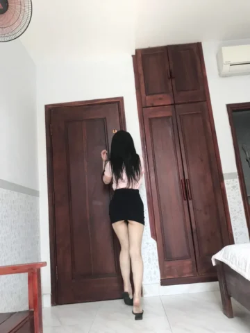 bướm em xinh mà còn nước nhiều thì anh chiệu sao nỗi
