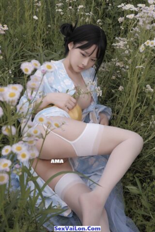 Hot girl Trung Quốc thích chụp ảnh sex ngoài bãi cỏ