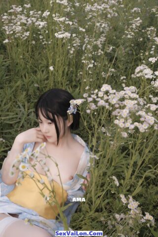 Hot girl Trung Quốc thích chụp ảnh sex ngoài bãi cỏ