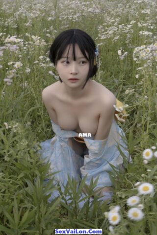 Hot girl Trung Quốc thích chụp ảnh sex ngoài bãi cỏ