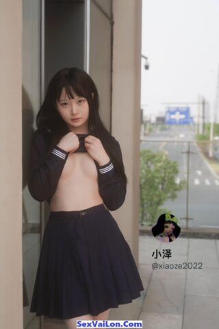 Hot girl Trung Quốc thích chụp ảnh sex ngoài bãi cỏ