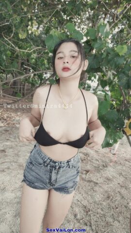 Ảnh sex gái xinh Mintra khoả thân cởi chuồng tắm sông